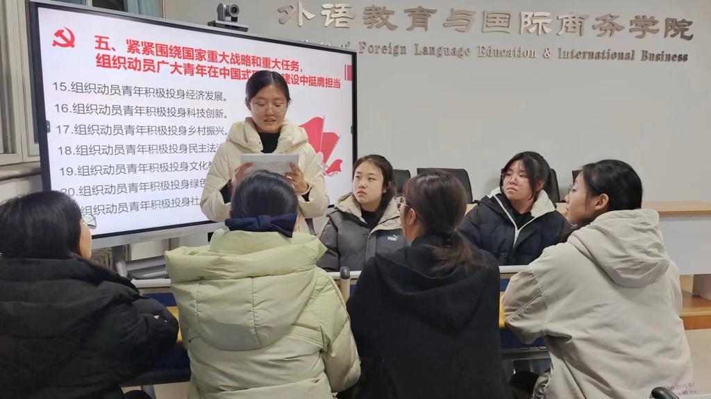 希望同学们牢牢把握新时代中国青年运动