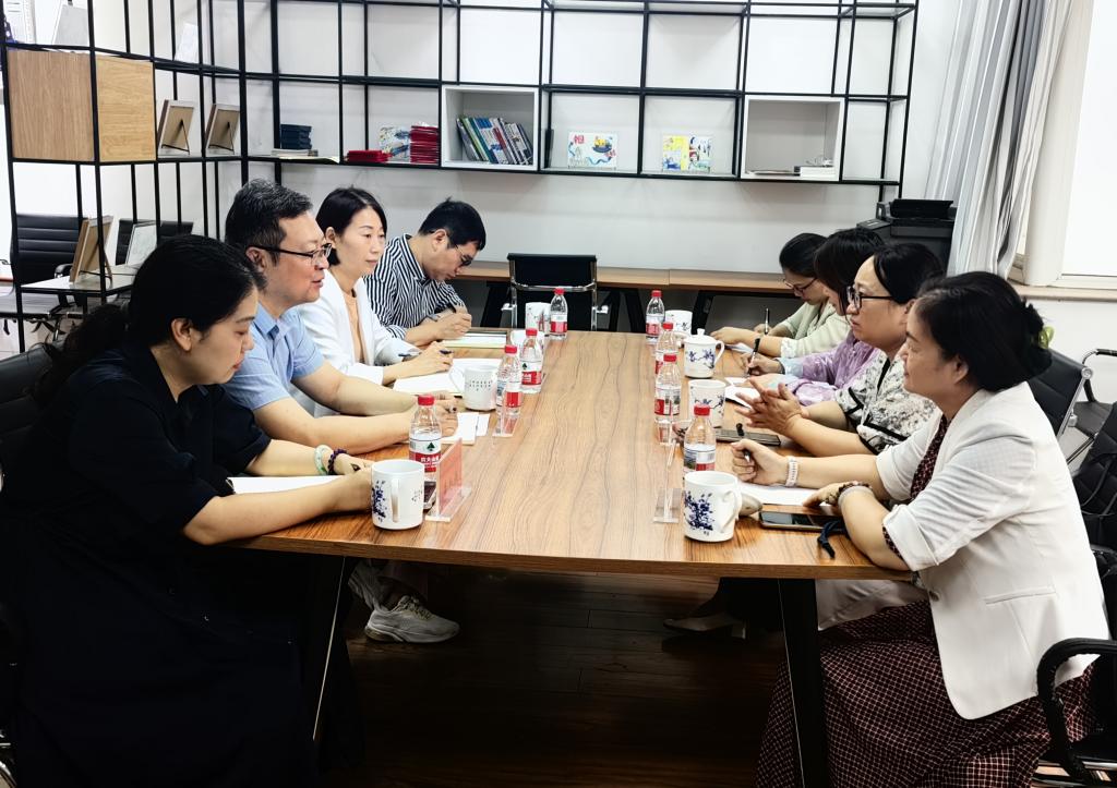 就师范类英语专业发展和大学英语课程改